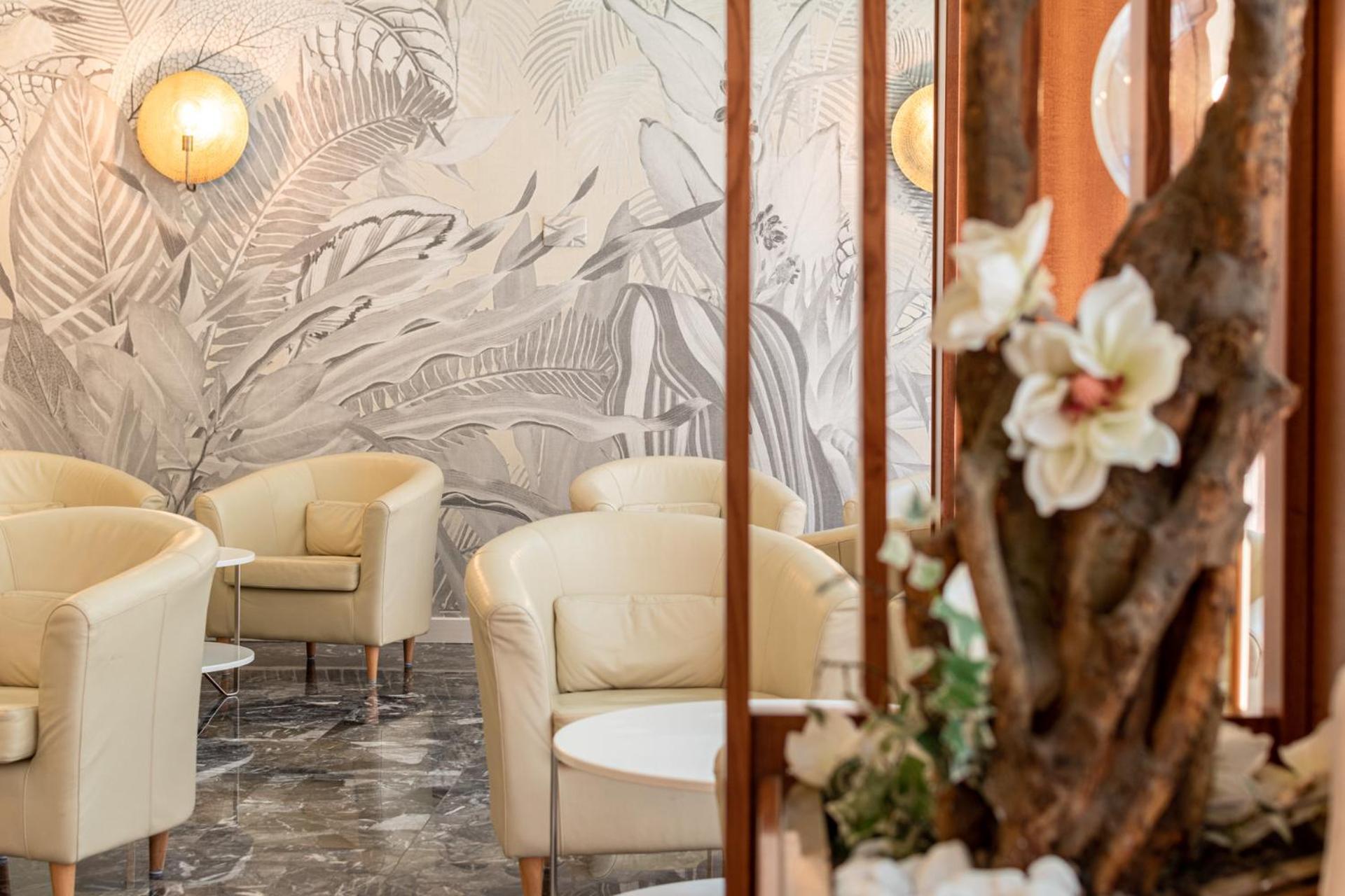 Continental B&B City Hotel Бибионе Екстериор снимка