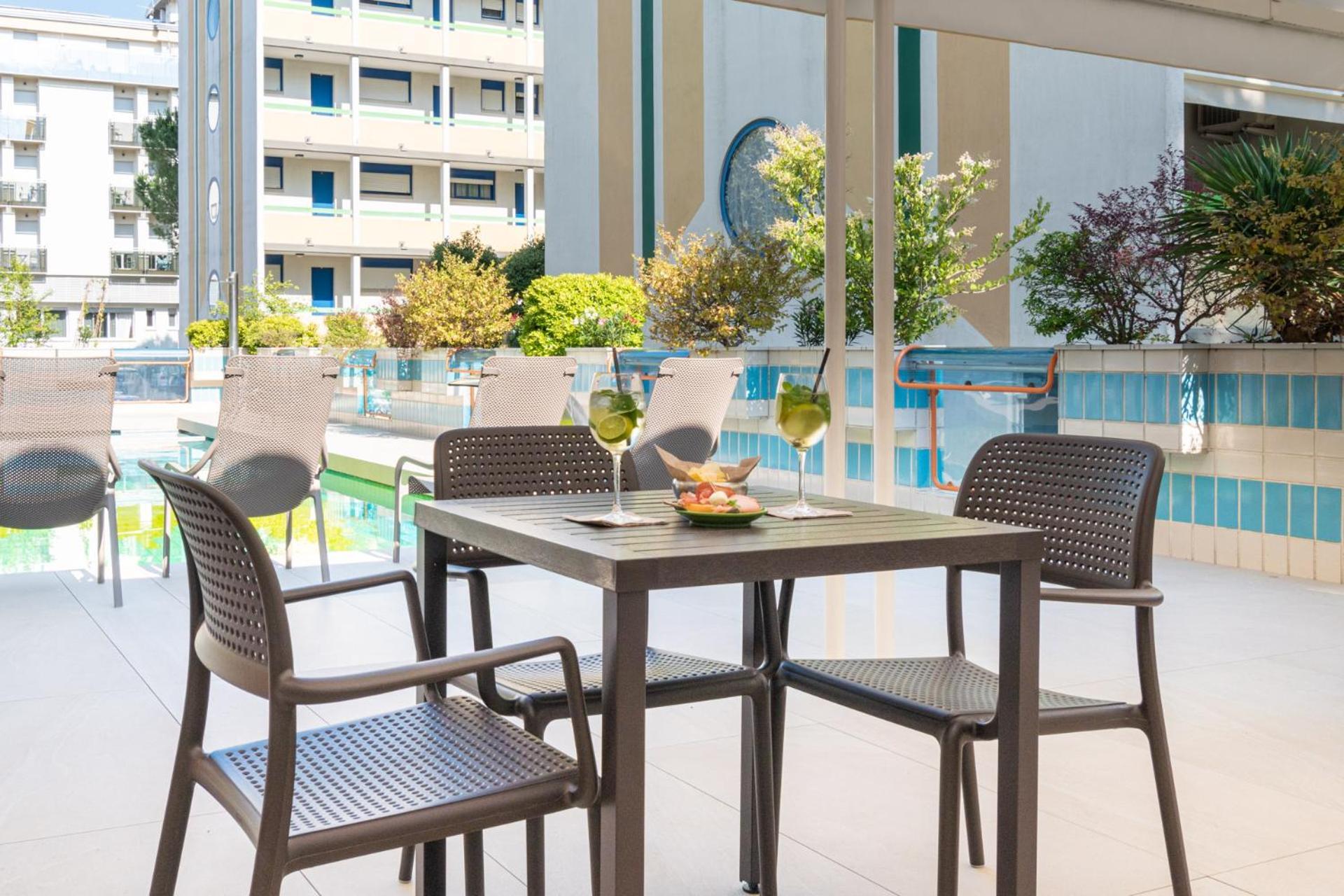 Continental B&B City Hotel Бибионе Екстериор снимка