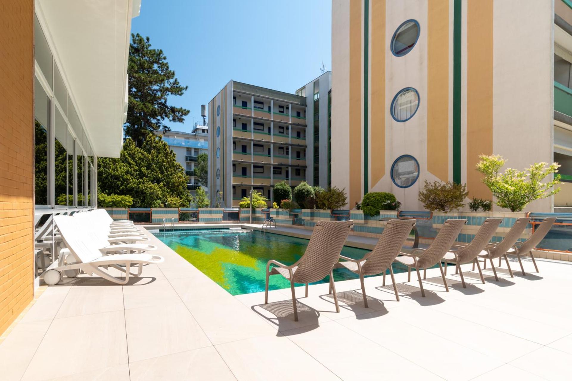 Continental B&B City Hotel Бибионе Екстериор снимка