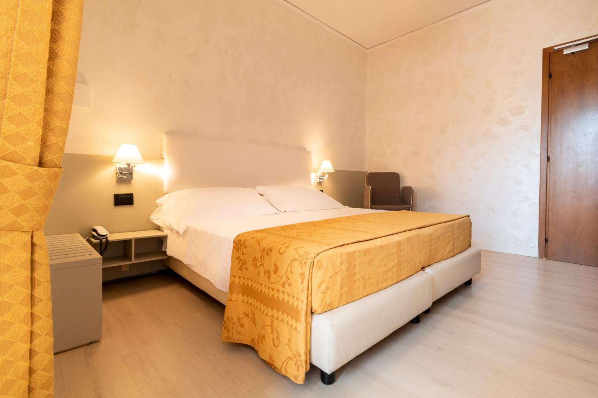 Continental B&B City Hotel Бибионе Стая снимка